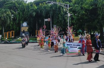 Pawai Budaya Semarakkan HUT ke-67 SMP Negeri 2 Jombang